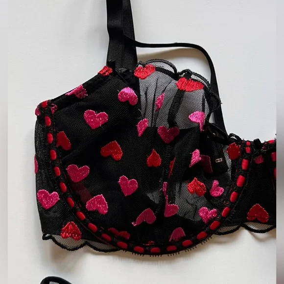 NWT VS bra panty set embroidered hearts valentine 32DD/34C Small - Picture 2 of 5